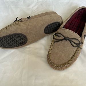 Mens outdoor Magellan Outdoor Slip Ons Size 12.